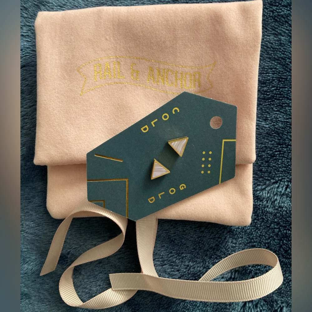 Earrings NWT - from a boutique - comes with cute pouch